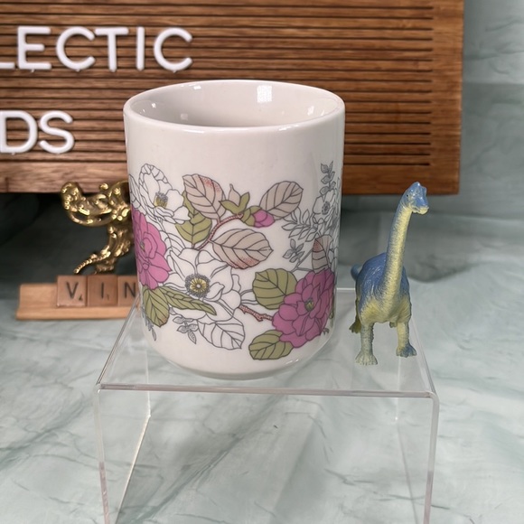 Finest Ceramics Floral Pink Roses and Green Leaves Vintage Mug - Picture 2 of 7